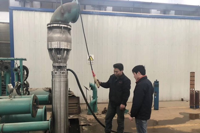 流量1200立方、楊程18米的不銹鋼304材質潛水泵測試合格