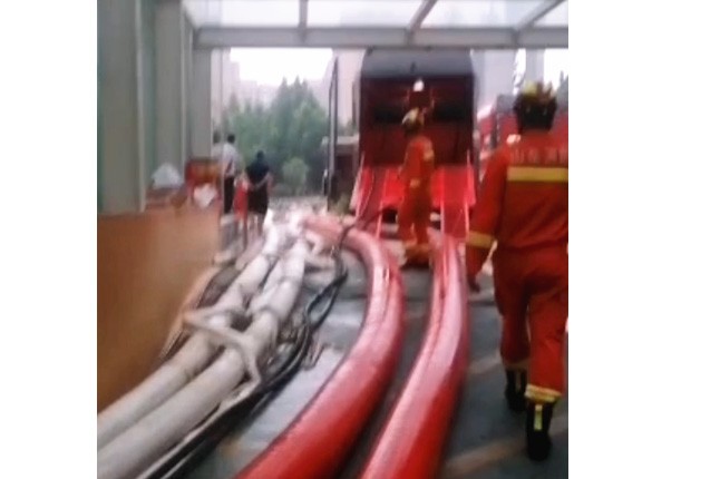 龍吸水和神龍潛水泵一起排水，加油！