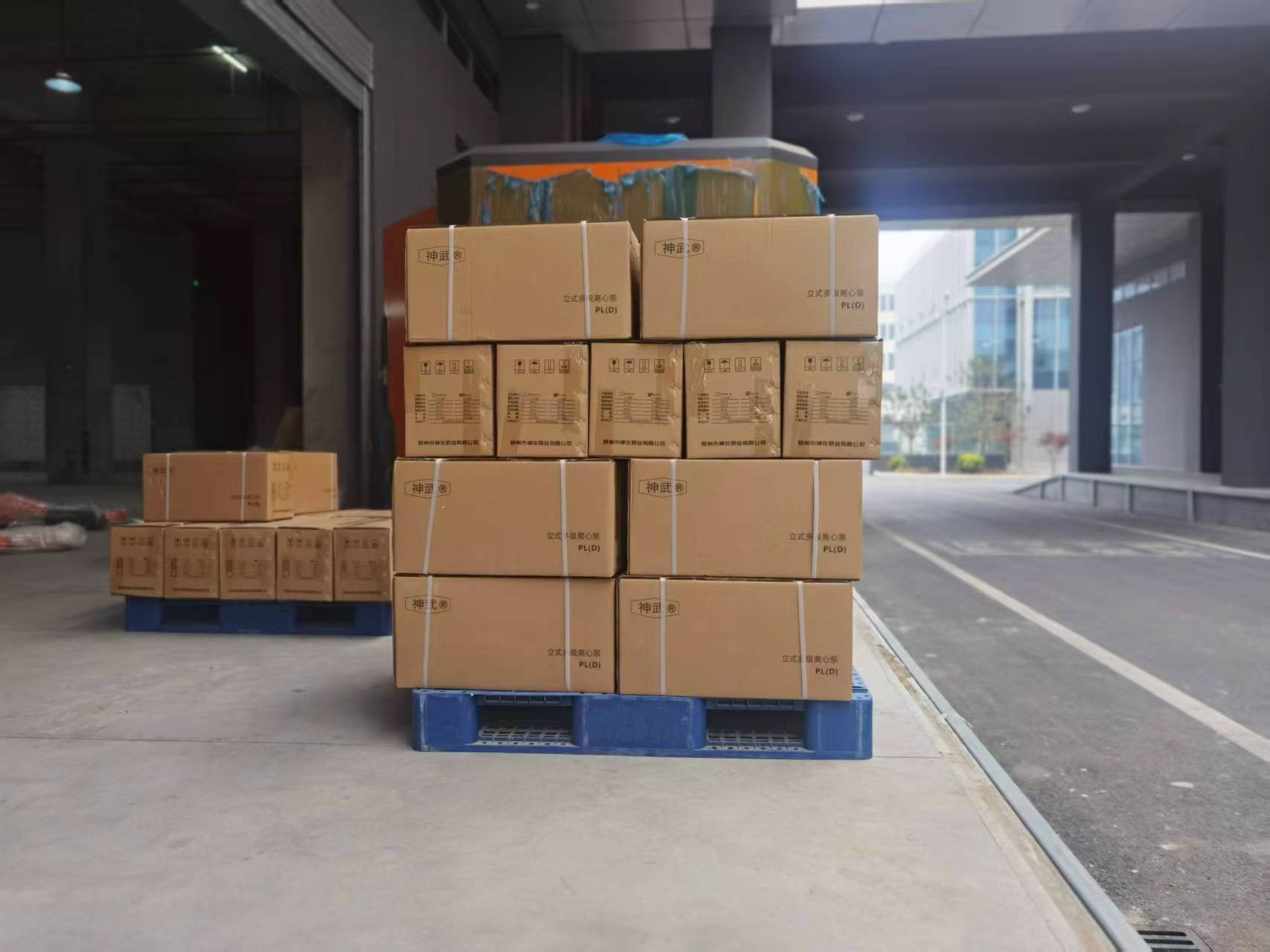 水肥機(jī)多級離心泵運抵客戶工廠